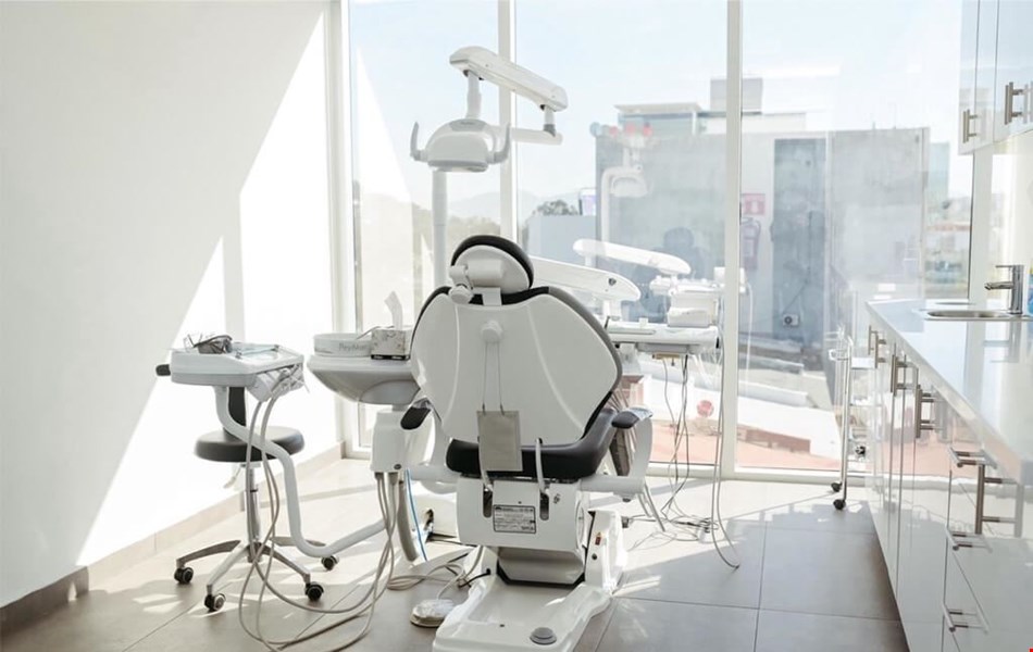 Dr. Implant Dentist 1
